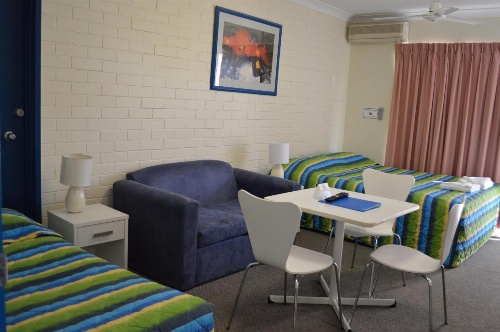 Tottenham Court Motel image 3