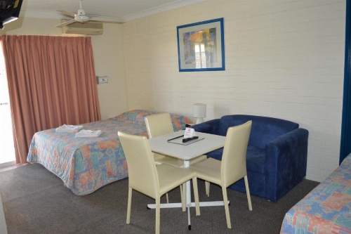 Tottenham Court Motel image 6